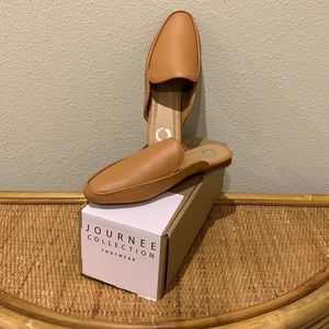 Journee Collection Akza mule; camel; Sz 7.5 NWT